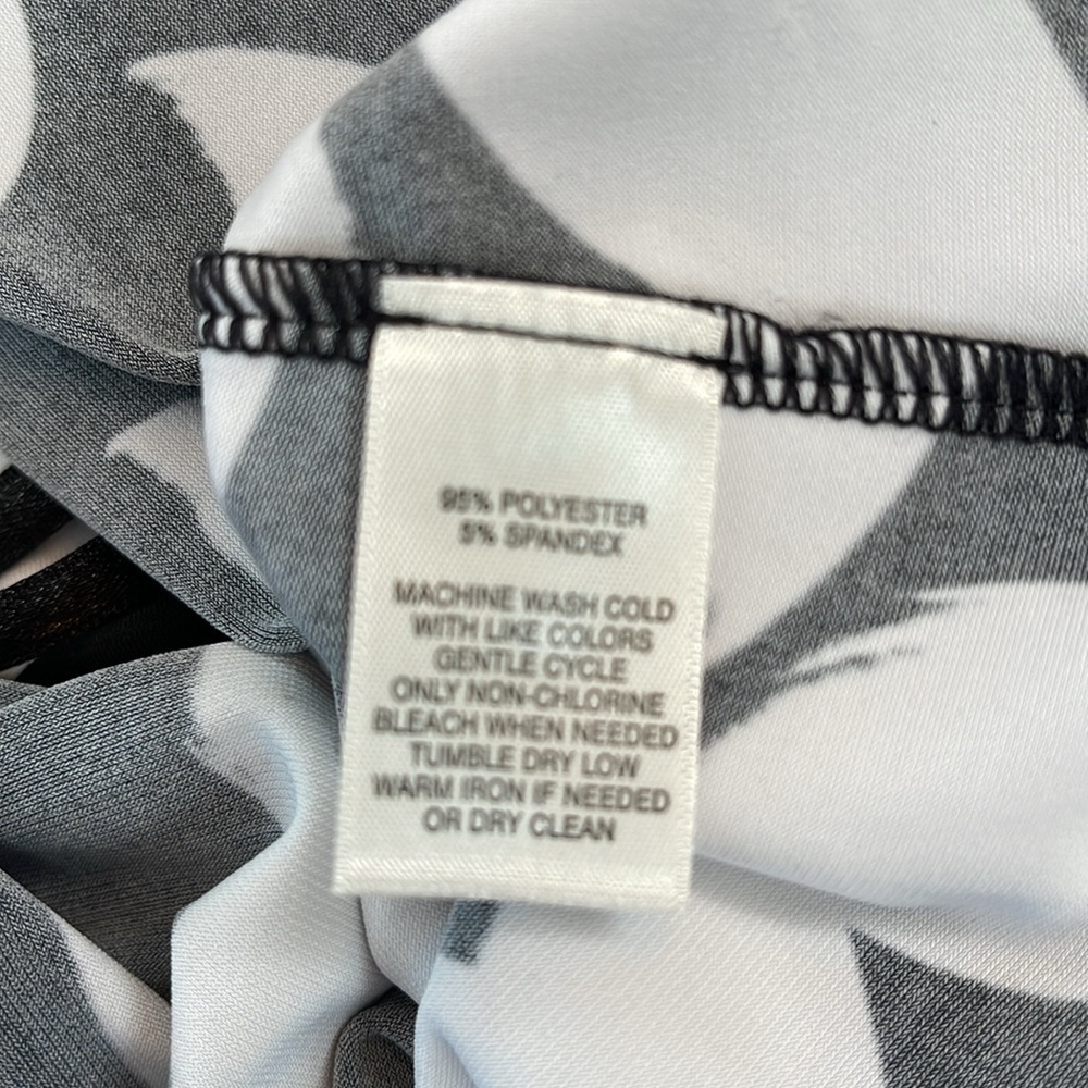 WHBM LEAF PRINT TOP - Picture 9 of 9